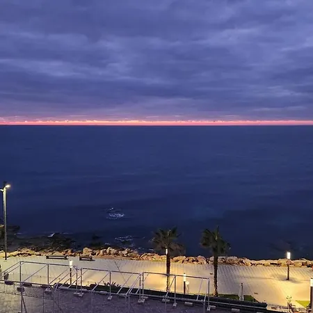アパート 100 Seaview